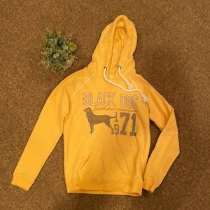Black dog hoodie size medium